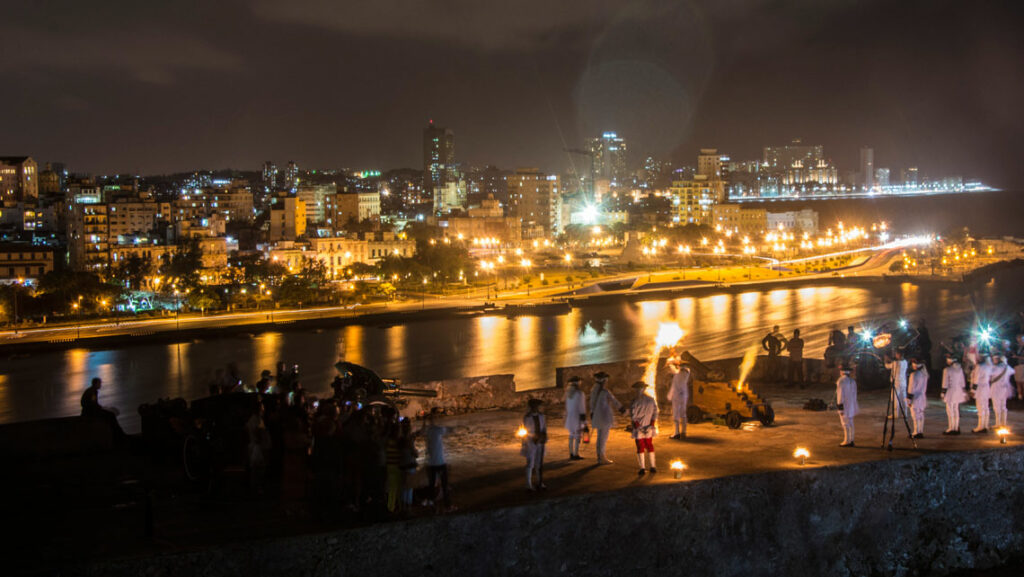 ceremonia del cañonazo de las 9 en la habana